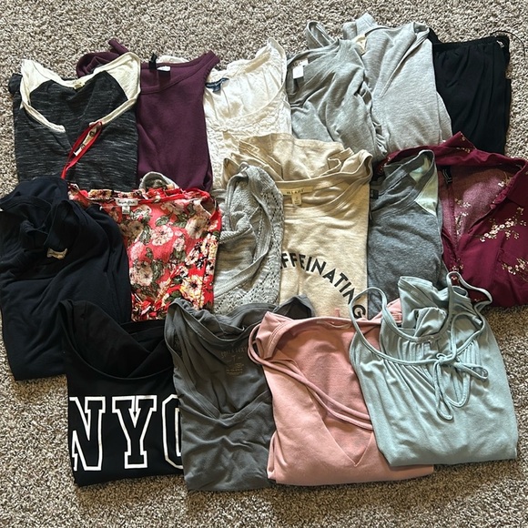 Womans names brand top bundle size small! Blouses, short sleeves, long sleeves - Picture 1 of 12